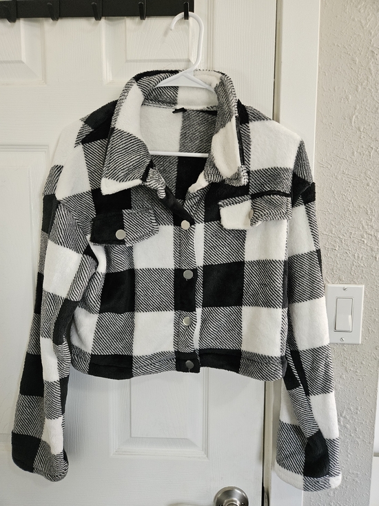 SHEIN Jackets & Blazers - SHEIN Cozy Black & White Cropped Plaid Jacket